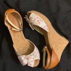 Flower fabric with bow cork wedge